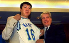 王治郅缅怀老尼尔森：你的信任和支持，为中国球员打开了NBA的大门